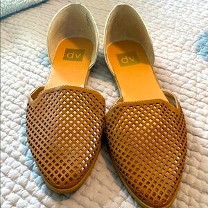 DV by Dolce Vita Women's Tan and Gold Flats